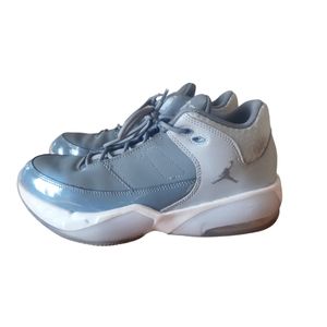 Air Jordan's size 7 (men's or boy's)